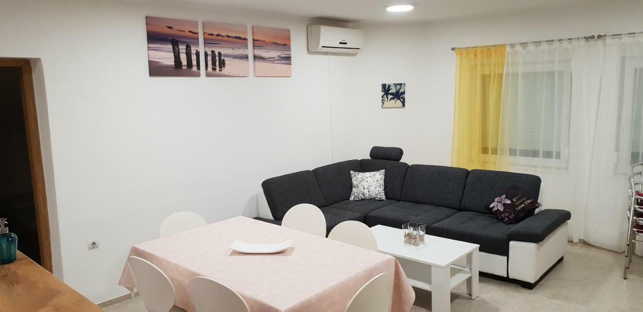 Apartma Jelka Новиград Екстериор снимка